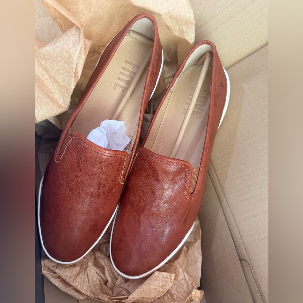 Frye Mia Slip Ons 9.5